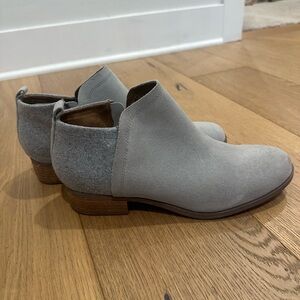 Tom’s Deia Ankle Boots
